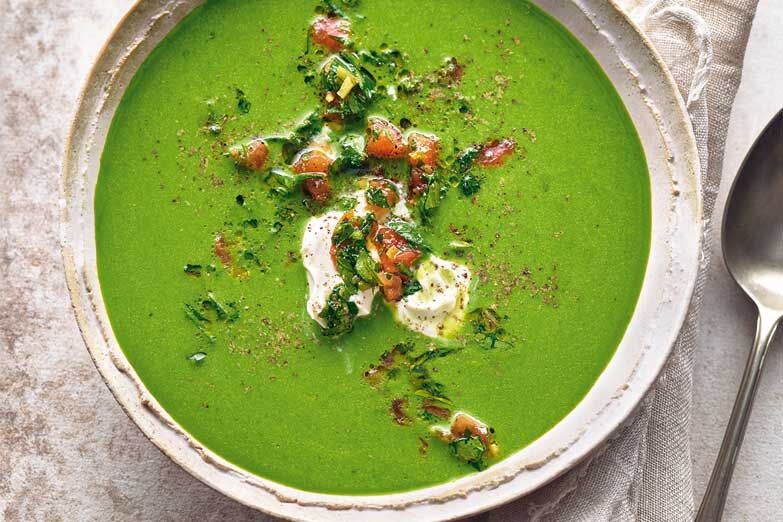 Foto von Spinatsuppe mit Mozzarella und Tomaten-Gremolata