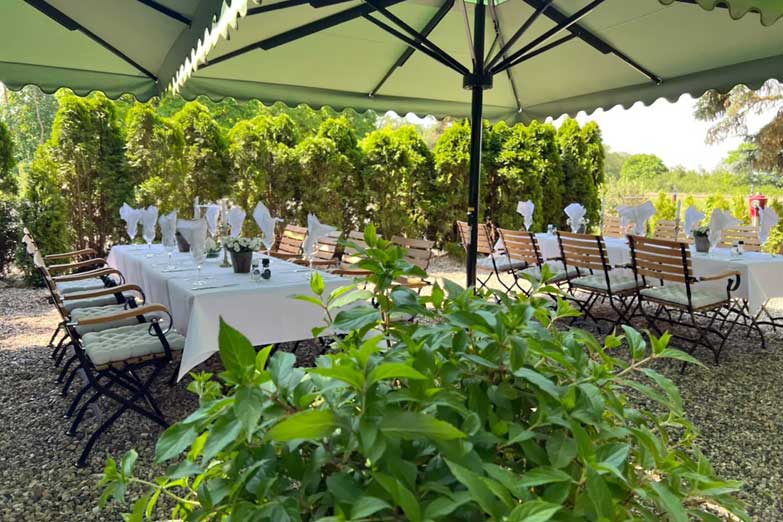 Biergarten / Terasse vom Schweizer Haus - Deutsch-Schweizerisches Restaurant Lehre